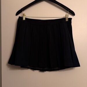 Finesse black pleated skirt